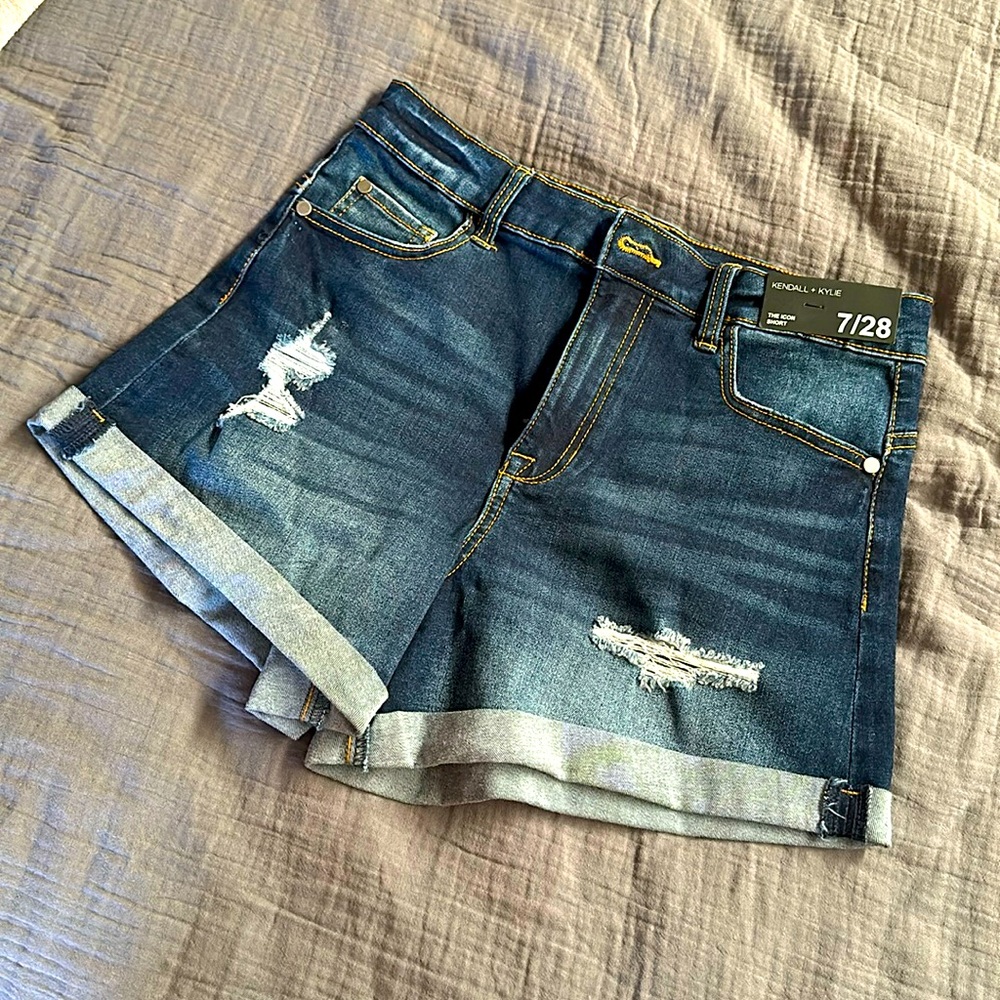 Kendall + Kylie The Icon Denim Shorts NWOT size 7/28